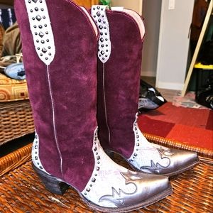 Idyllwind, sz 9, Burgandy suede/snake print/pewter with rivet decoration.